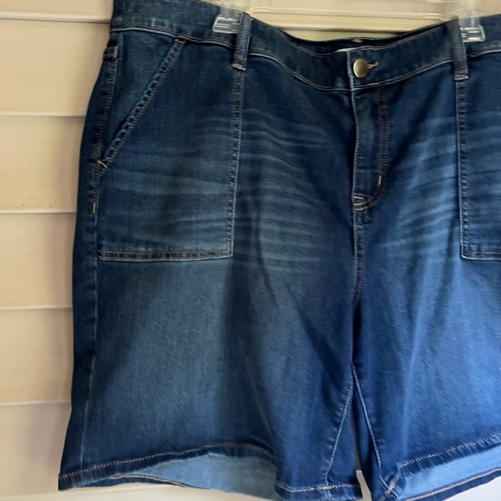 Lane Bryant Mid Rise Girlfriend Shorts Size 20 - Picture 2 of 11
